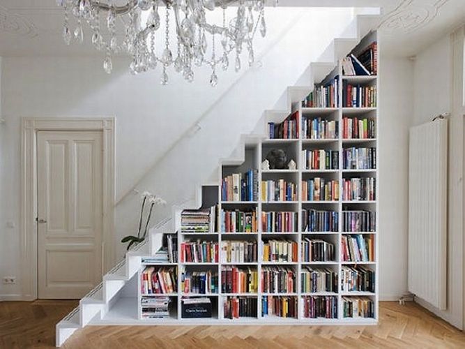 Ideas inteligentes para aprovechar espacio debajo de las escaleras