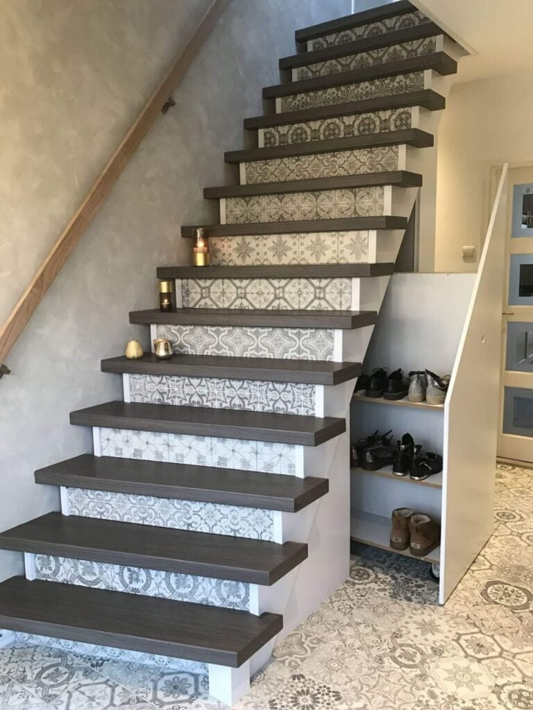 Ideas inteligentes para aprovechar espacio debajo de las escaleras