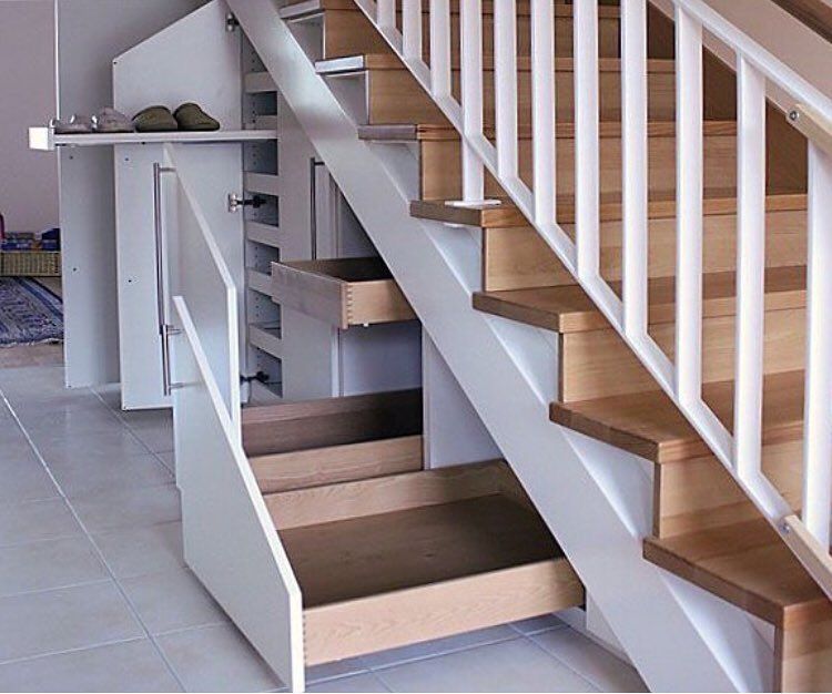 Ideas inteligentes para aprovechar espacio debajo de las escaleras