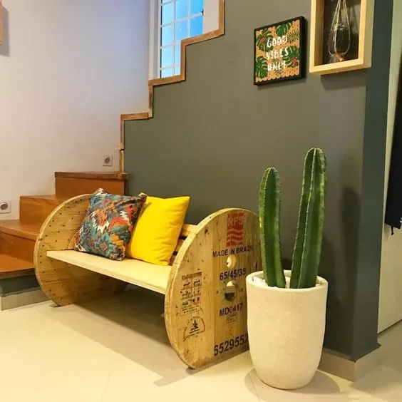 Diseños de Muebles Hechos con Bobinas de Madera Reciclada