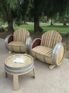 Diseños de Muebles Hechos con Bobinas de Madera Reciclada