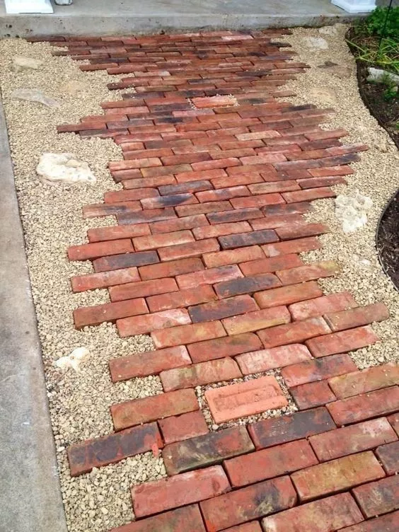 Ideas para Tener un Camino de Ladrillos en el Jardín