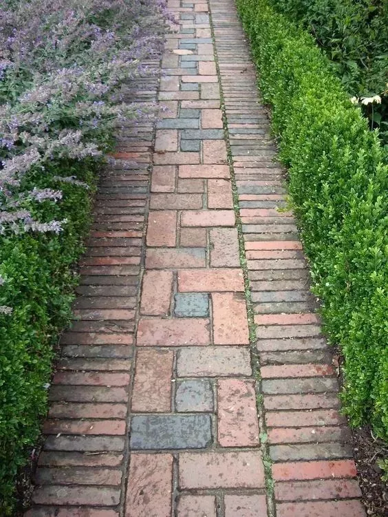 Ideas para Tener un Camino de Ladrillos en el Jardín