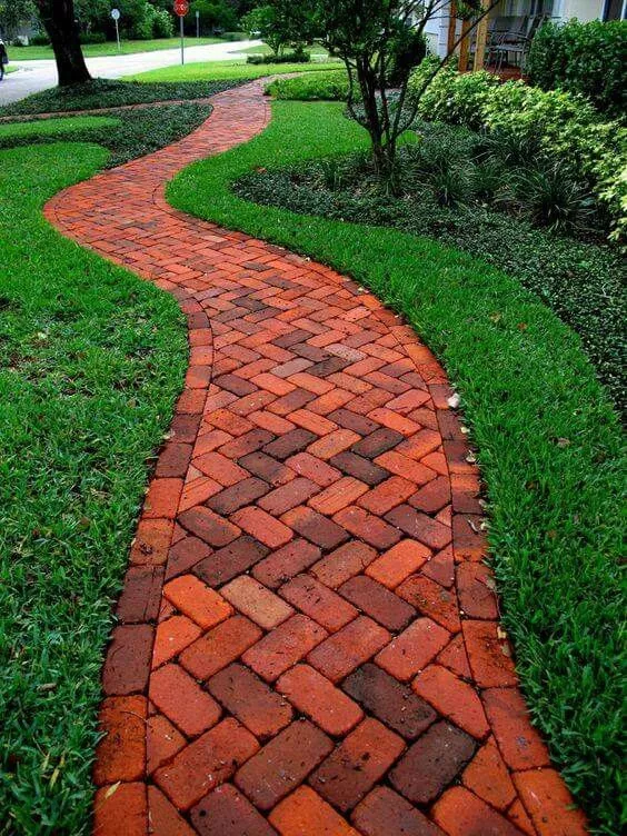 Ideas para Tener un Camino de Ladrillos en el Jardín