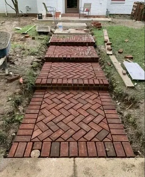 Ideas para Tener un Camino de Ladrillos en el Jardín