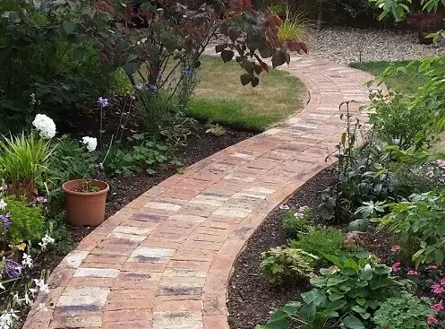 20 ideas de caminos con ladrillos